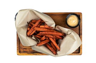 Сладък картоф "Батат" със сос Айоли (200гр)