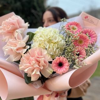 Buchet cu Hortensii, Trandafiri si Gerbere