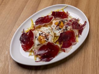 Huevos rotos con jamón
