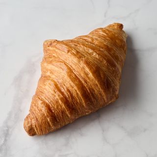 Croissant cu unt si maia