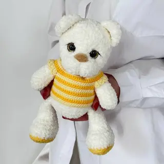 Ведмедик у полосатій жовтій кофтинці