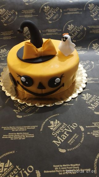 Tort Profiterol Ciocolata Halloween