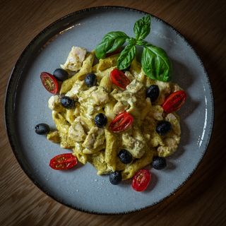 Makaron z zielonym pesto i kurczakiem