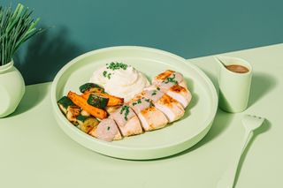 Piept de pui  grill cu sos de ciuperci