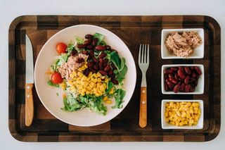 Salata sa tunjevinom i pasuljem