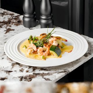 Salată caldă de la Chef cu sparanghel și creveți