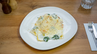 Ravioli cu spanac, somon si ricotta
