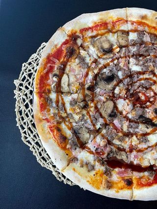 Pizza Naomi (33 cm.)