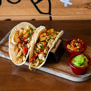 Tacos de Pollo y verduras Asadas (2 Uds.)