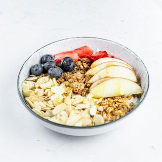 Domaća granola i mlijeko