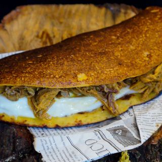 Cachapa De Queso y Carne Mechada