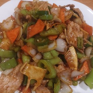 79. Телешко месо с пресни чушки (700гр)