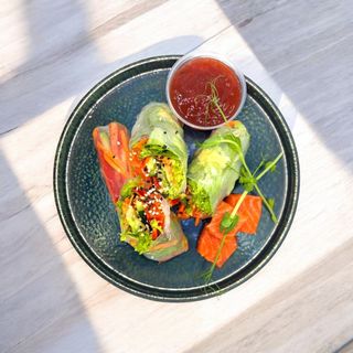 Спринг рол з лососем (160/40г)