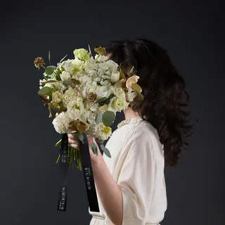 Buchet By the light of the moon