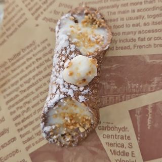 Mini cannolo ricotta y almendra 