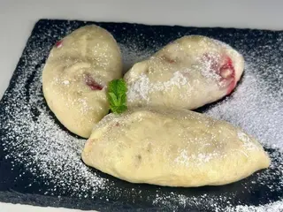 Вареники з полуницею та бананом (240g)