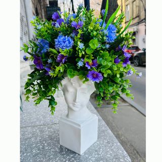 კერამიკის ლარნაკი ხელოვნური ყვავილებით #1