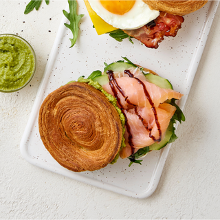 Roll de Salmão e Guacamole 