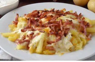 Patatas Fritas Con Bacon Y Queso Gratinado (Grandes)