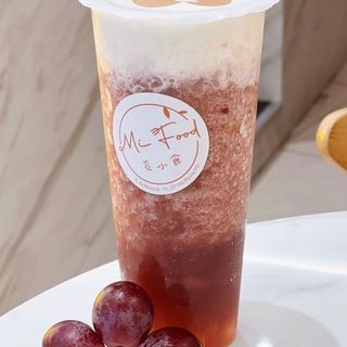 Tè verde con uva e crema