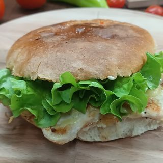 Pileće belo meso malo + Mali pomfrit + Coca-Cola 0.5l