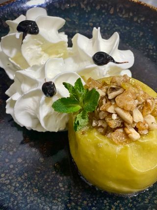 შემწვარი ვაშლი კარამელით