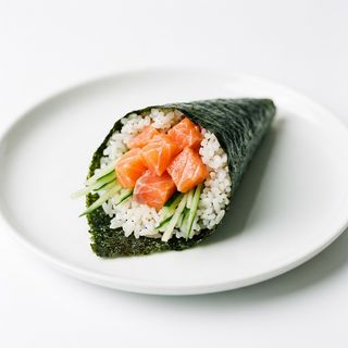 53.Temaki De Salmón