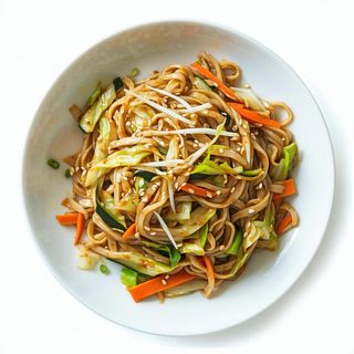 81 Udon saltati con verdure