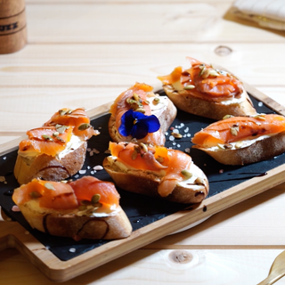 Bruschete cu somon fume