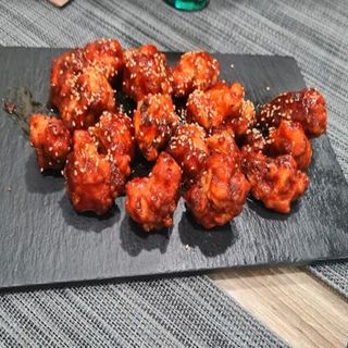 Pollo Frito Con Salsa Especial