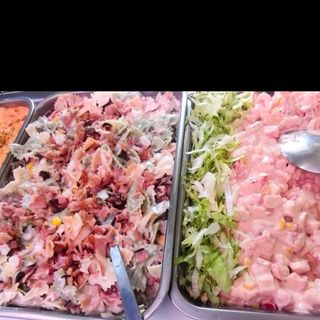 Aliño de pasta con salsa rosa.