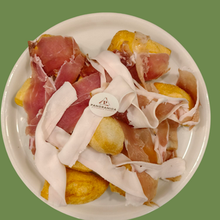 Chiacchere fritte con affettato