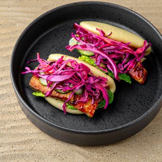 Bao chicken and satai sauce 