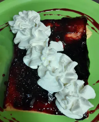 Crepe Dulce De Helado De Nata Y Arándanos