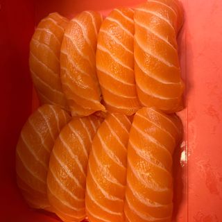 23. Nigiri salmone - 8 pezzi