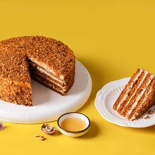 Торт "Медовик с орехами" гранд (900 гр.)