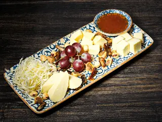 Тарілка грузинських сирів (400g)