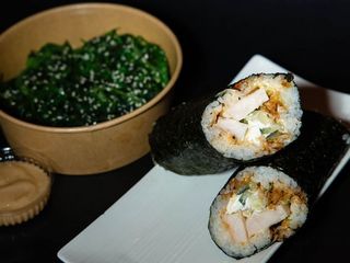 Комбо Хенд-рол з копченою куркою+Хіяші вакаме з горіховим соусом (500g)