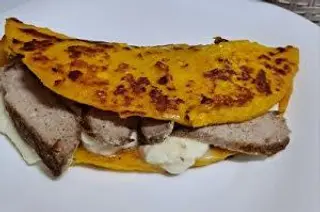 Cachapa De Pernil Y Queso