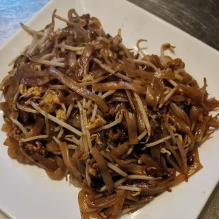 27. Tagliatelle di riso saltate in padella con manzo炒牛河