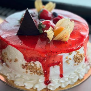 Bolo de Chantilly de Morango Unidade de 1.3 Kg