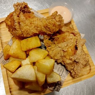 Muslo De Pollo crugiente con patatas