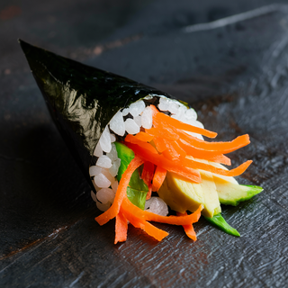 Temaki Zanahoria, Takuan y Aguacate (2 Pzs.)