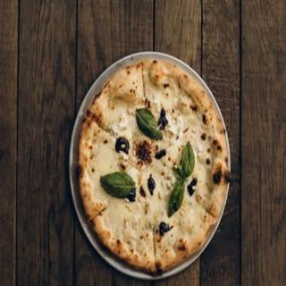 Pizza Crema De Nueces (Mediana Redonda De 30 Cm.)