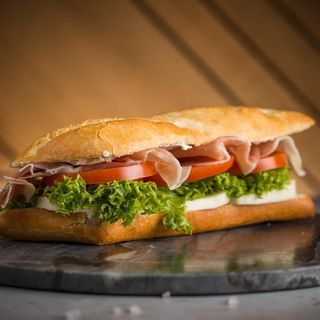 Sandwich cu prosiutto crudo