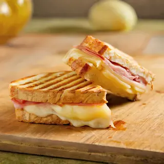 Toast Au Fromage Et Charcuterie de dinde fumée