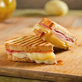 Toast Au Fromage Et Charcuterie de dinde fumée