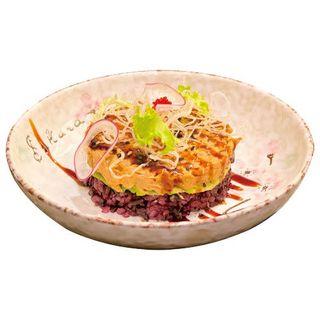 147. Tarta De Atún Con Arroz Negro (1 Pza.)