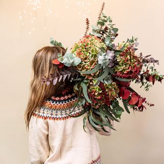 Ramo de 3 hortensias y eucaliptus variados