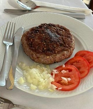 Punjena pljeskavica 350 g